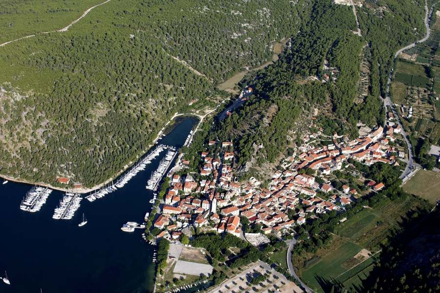 Discover culinary and wine treats in Skradin