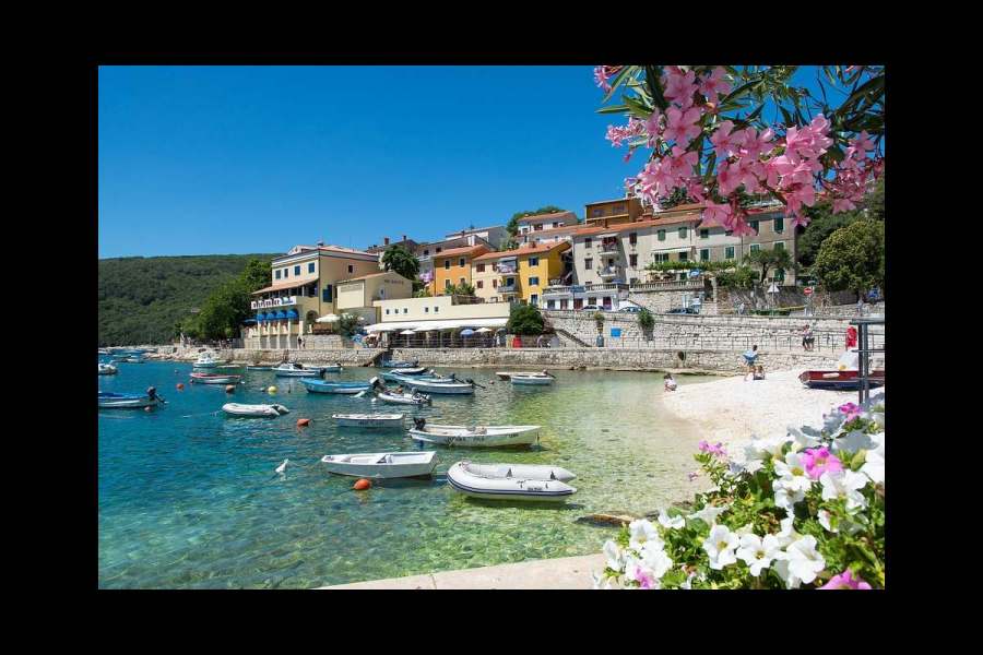 Spend an enchanting holiday in Istria enjoying its beaches